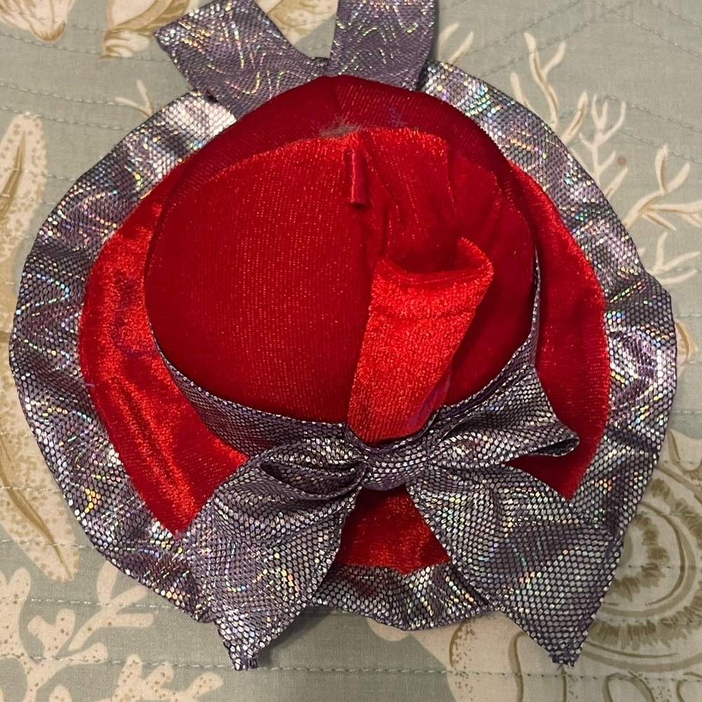 Mary Meyer Red Velvet Hat/ pen or pencil holder‎  - weighted and tagged - Picture 2 of 4